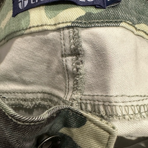 Tractr Blu High Rise Distressed Green Camo Skinny Jean Size 28 - Picture 13 of 16
